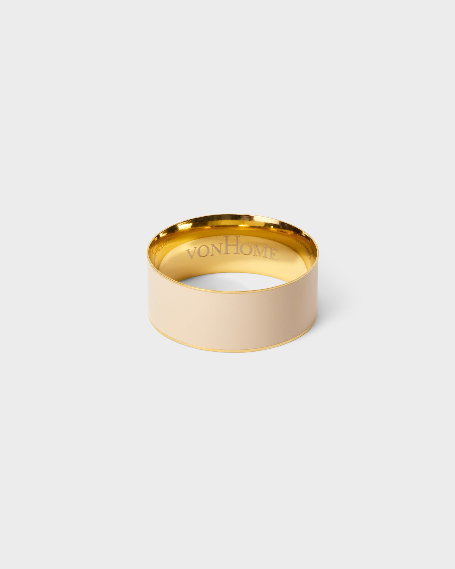 Beige emaljerad servettring i guld