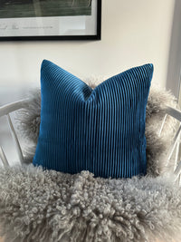 Blue velvet Von Home cushion cover